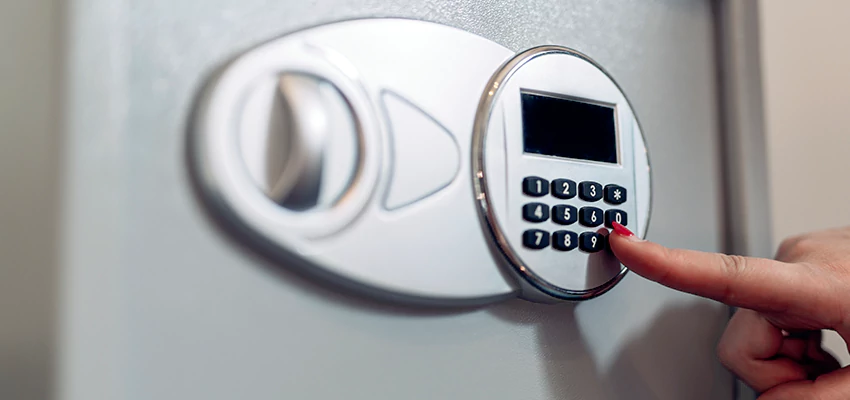 Jewelry Safe Cracking in Vandenberg Village, California