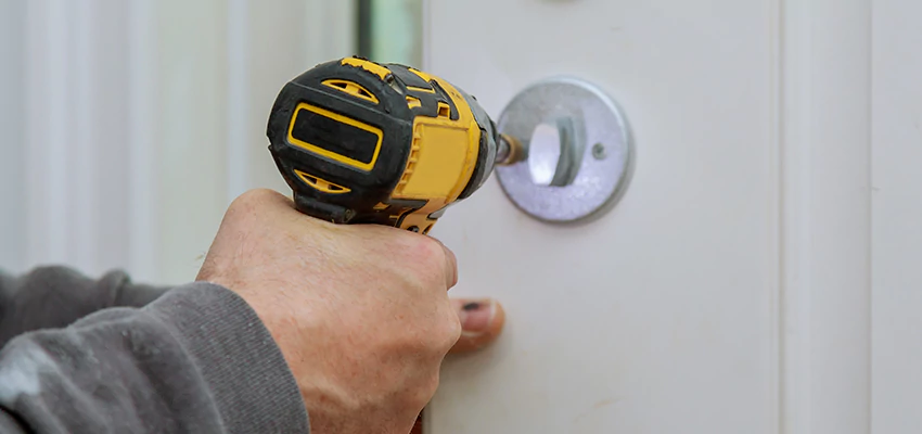 Street Locksmith For Smart Lock Repair in Vandenberg Village, CA